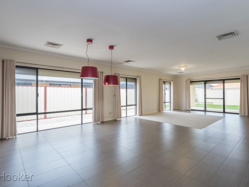 24 Lenihan Corner, Wattle Grove WA 6107