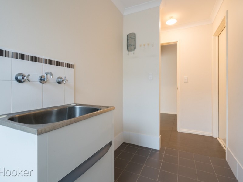 24 Lenihan Corner, Wattle Grove WA 6107