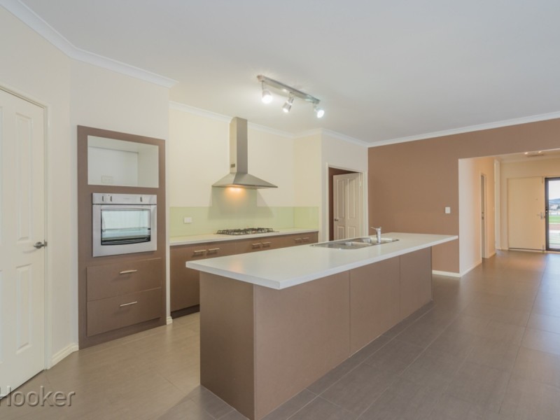 24 Lenihan Corner, Wattle Grove WA 6107