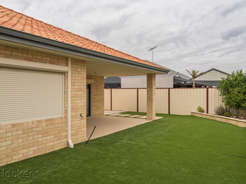 24 Lenihan Corner, Wattle Grove WA 6107