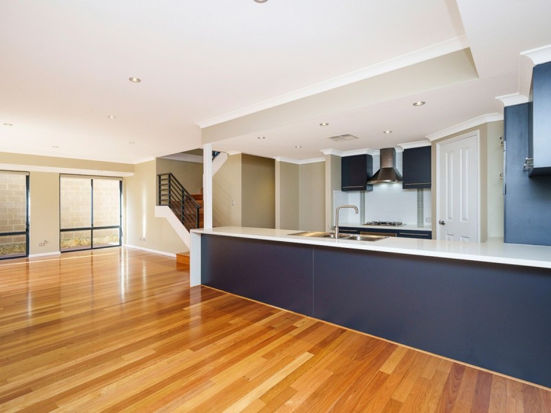 7 Plomarion Rise, Victoria Park WA 6100