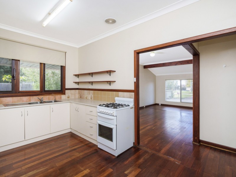 15 Wade Street, Embleton WA 6062