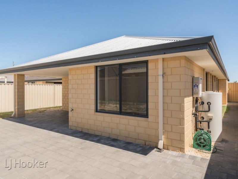 15 Trafalgar Place, Queens Park WA 6107