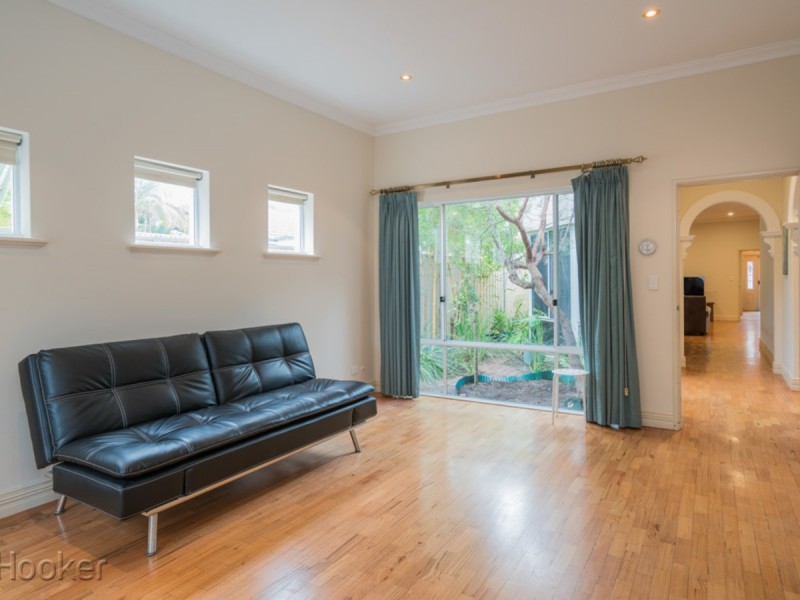 33 Reynolds Road, Applecross WA 6153