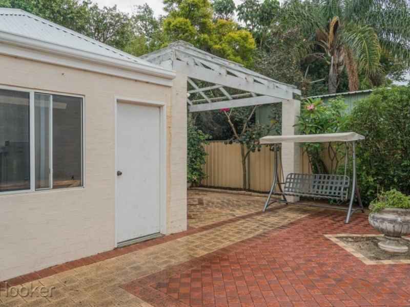 33 Reynolds Road, Applecross WA 6153