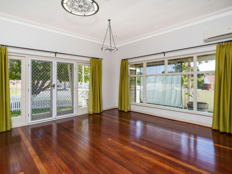 10 Emily Street, St James WA 6102