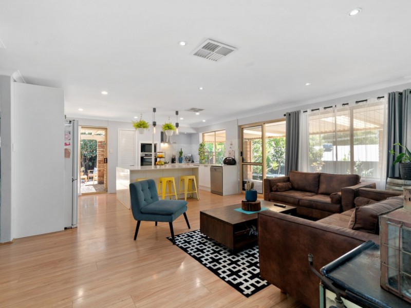 14 Pyrmont Place, Greenmount WA 6056