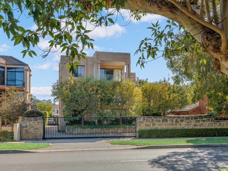 4/9 The Avenue, Crawley WA 6009