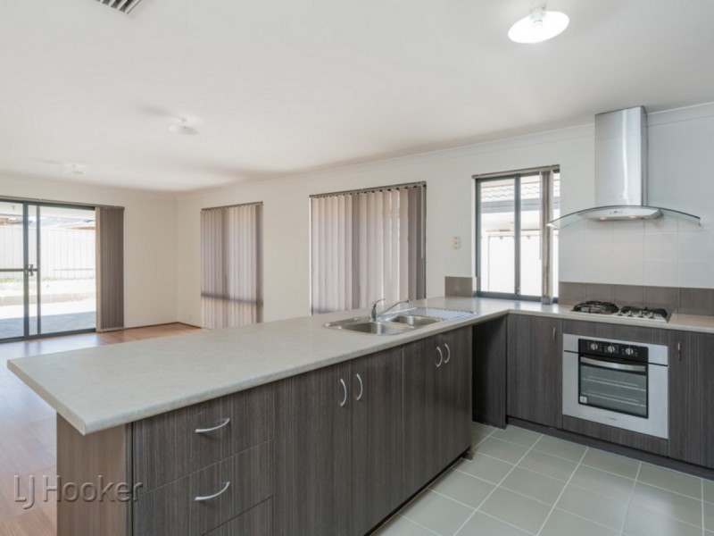 15 Trafalgar Place, Queens Park WA 6107