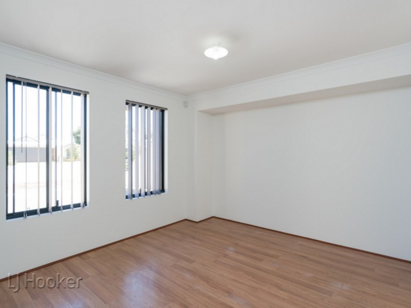 15 Trafalgar Place, Queens Park WA 6107