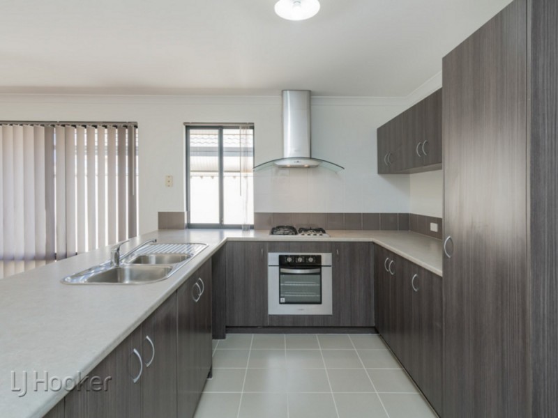 15 Trafalgar Place, Queens Park WA 6107