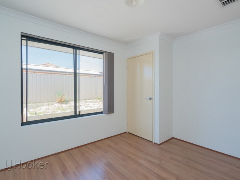 15 Trafalgar Place, Queens Park WA 6107