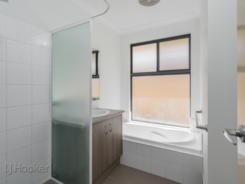 15 Trafalgar Place, Queens Park WA 6107