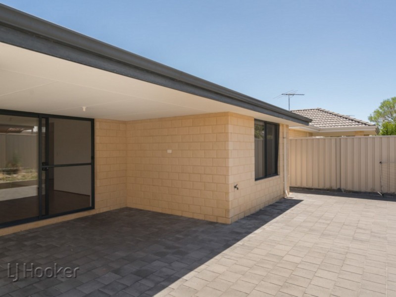 15 Trafalgar Place, Queens Park WA 6107