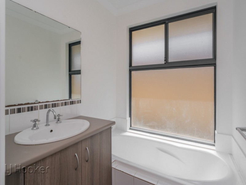 15 Trafalgar Place, Queens Park WA 6107