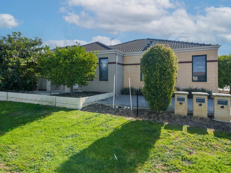 1/214 Wharf Street, Queens Park WA 6107