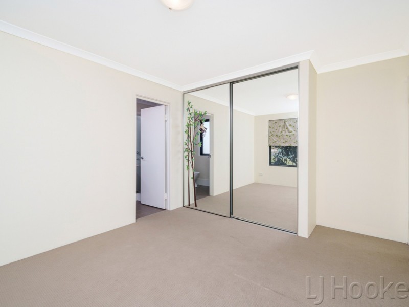 1/214 Wharf Street, Queens Park WA 6107