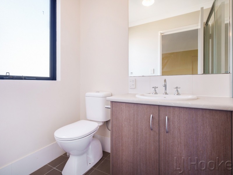 1/214 Wharf Street, Queens Park WA 6107