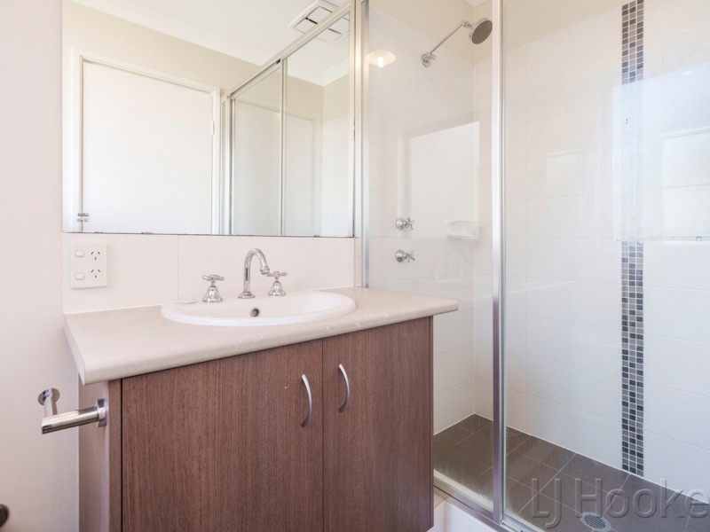 1/214 Wharf Street, Queens Park WA 6107