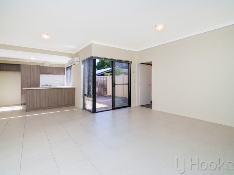 1/214 Wharf Street, Queens Park WA 6107