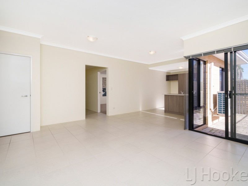 1/214 Wharf Street, Queens Park WA 6107