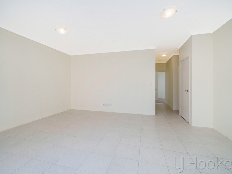 1/214 Wharf Street, Queens Park WA 6107