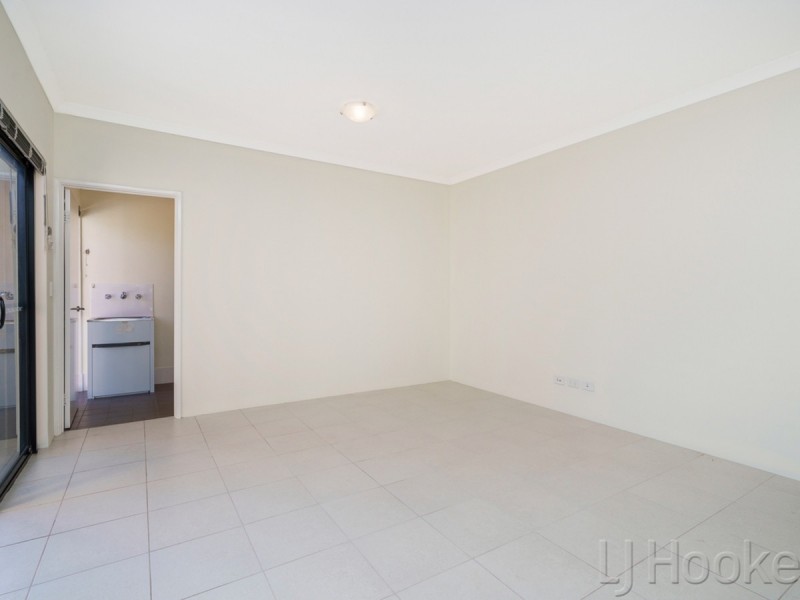 1/214 Wharf Street, Queens Park WA 6107