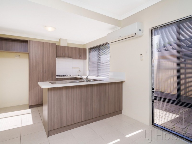 1/214 Wharf Street, Queens Park WA 6107