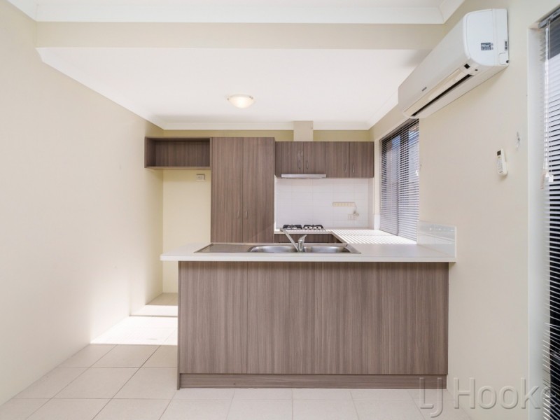 1/214 Wharf Street, Queens Park WA 6107