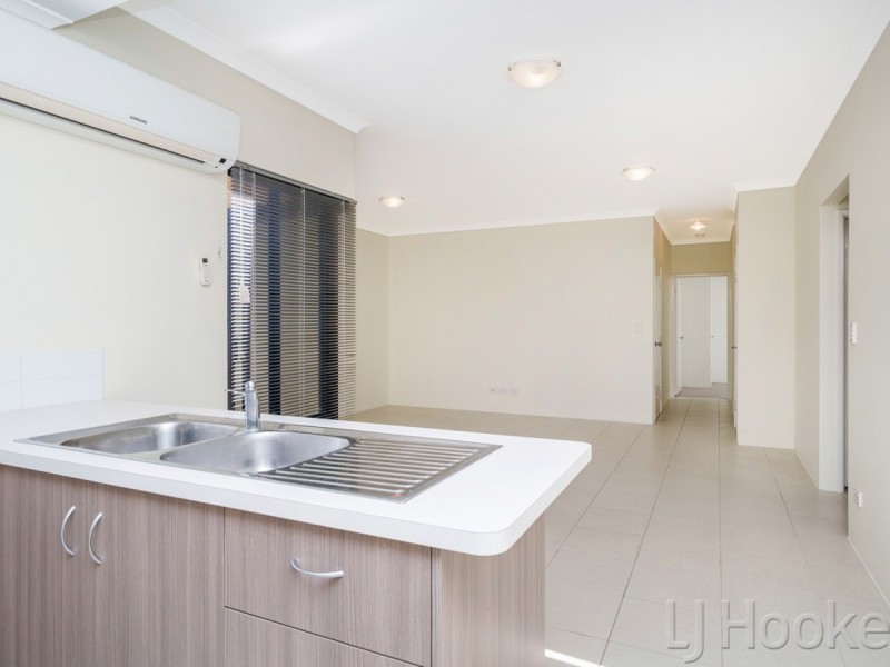 1/214 Wharf Street, Queens Park WA 6107