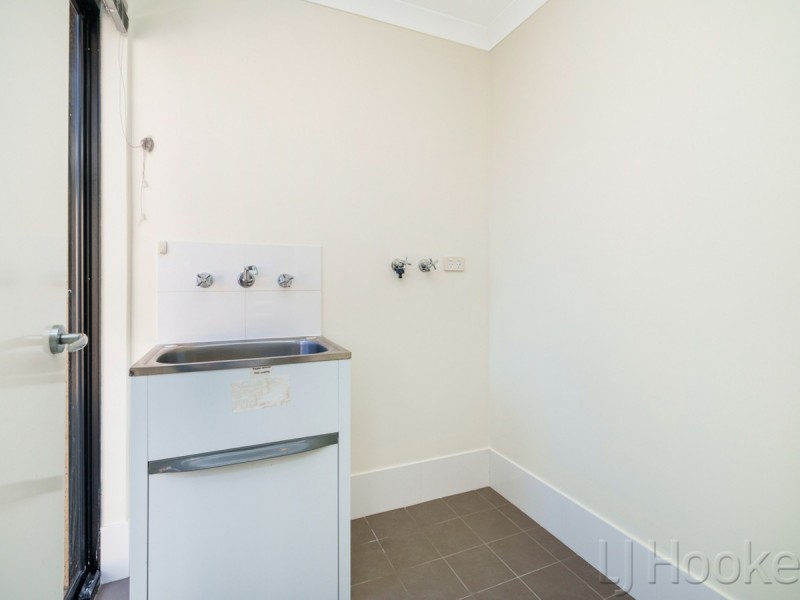 1/214 Wharf Street, Queens Park WA 6107