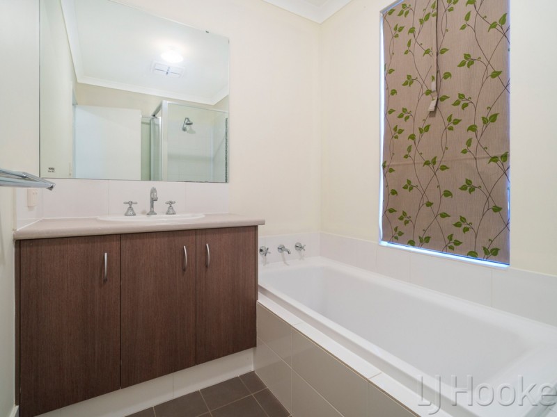 1/214 Wharf Street, Queens Park WA 6107