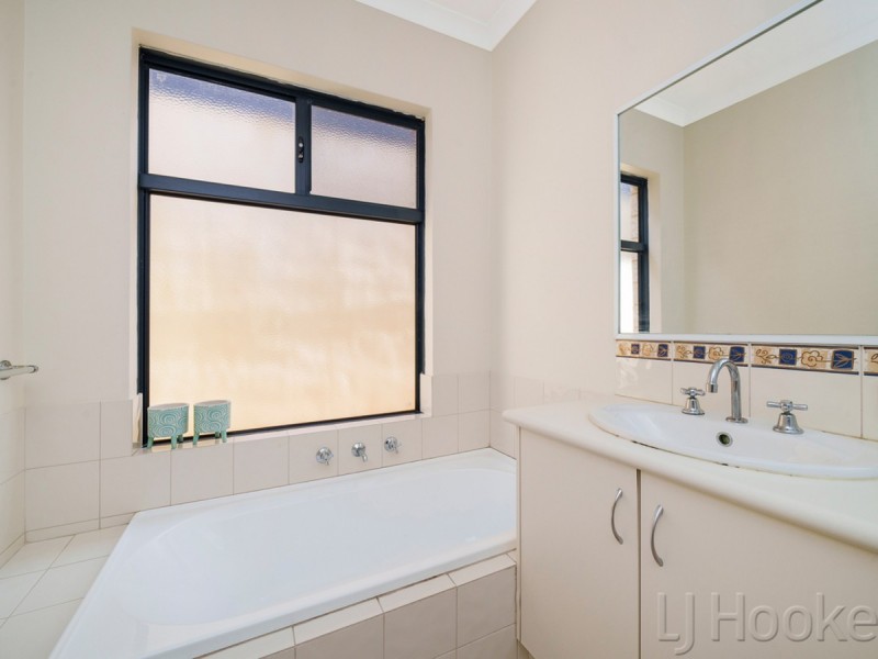 4/104 Station Street, East Cannington WA 6107