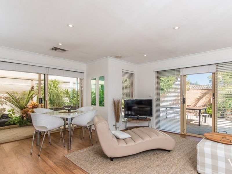 11/2 Palmerston Street, St James WA 6102