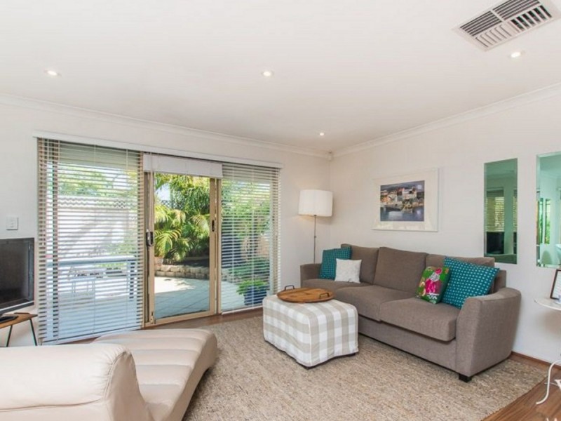 11/2 Palmerston Street, St James WA 6102