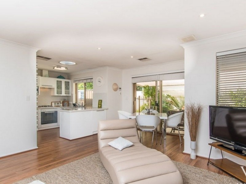 11/2 Palmerston Street, St James WA 6102