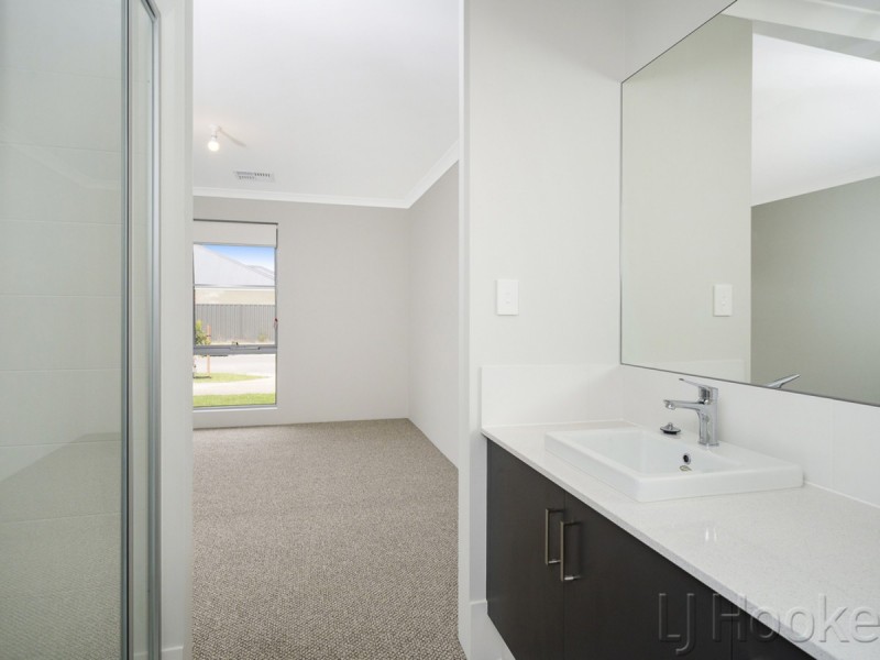 59 Lockhart Crescent, South Guildford WA 6055
