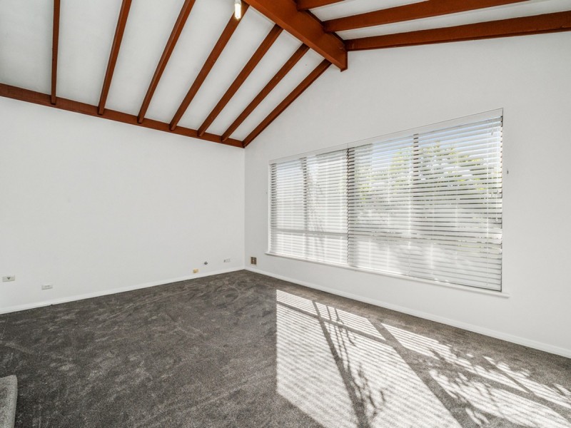 16 Whimbrel Street, Stirling WA 6021