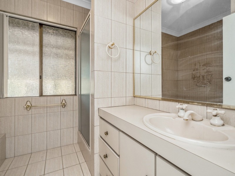 16 Whimbrel Street, Stirling WA 6021