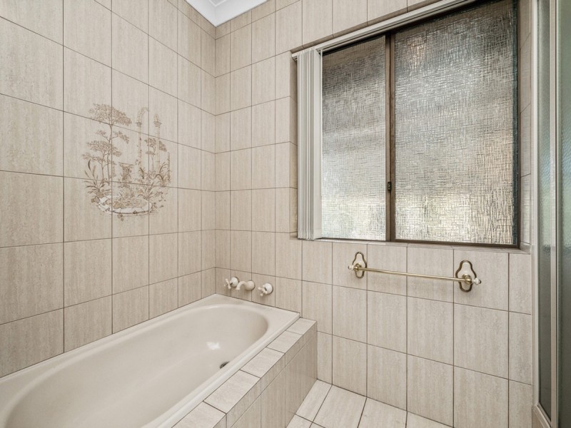 16 Whimbrel Street, Stirling WA 6021