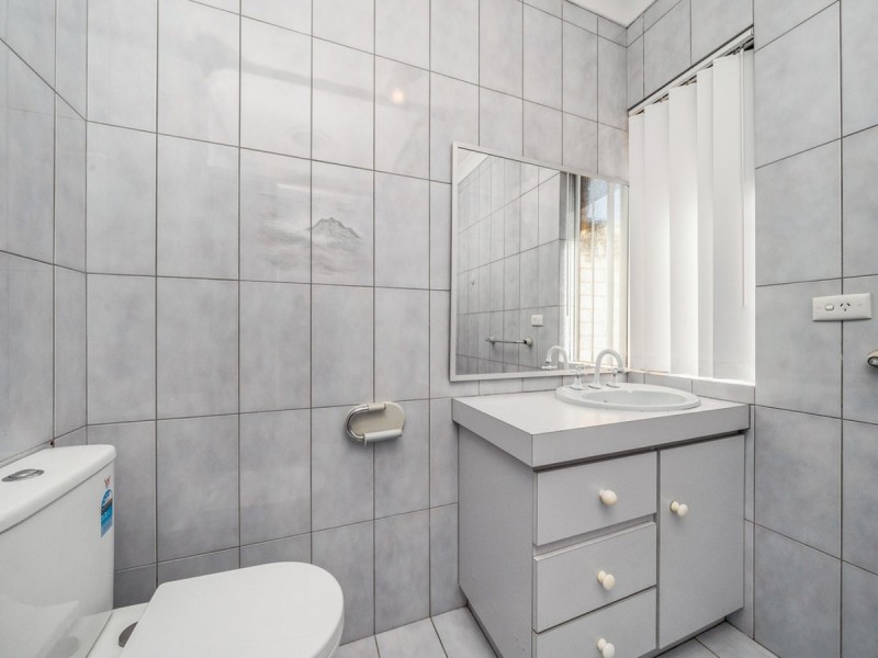 16 Whimbrel Street, Stirling WA 6021