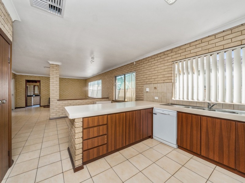 16 Whimbrel Street, Stirling WA 6021