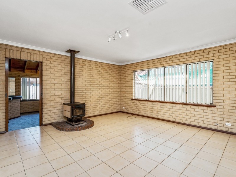 16 Whimbrel Street, Stirling WA 6021