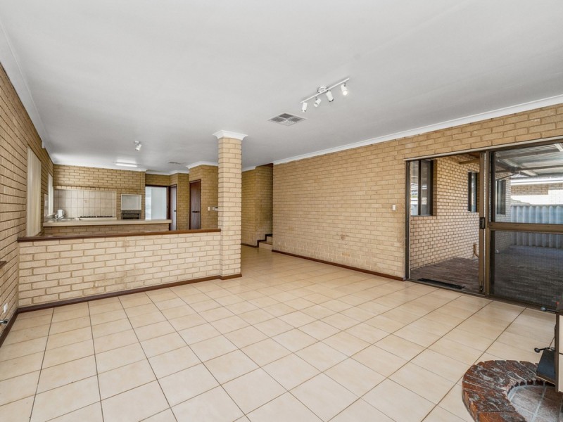 16 Whimbrel Street, Stirling WA 6021