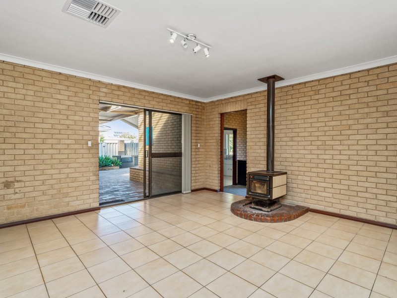 16 Whimbrel Street, Stirling WA 6021