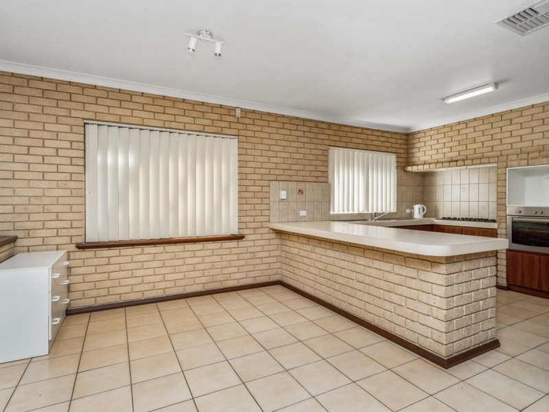 16 Whimbrel Street, Stirling WA 6021