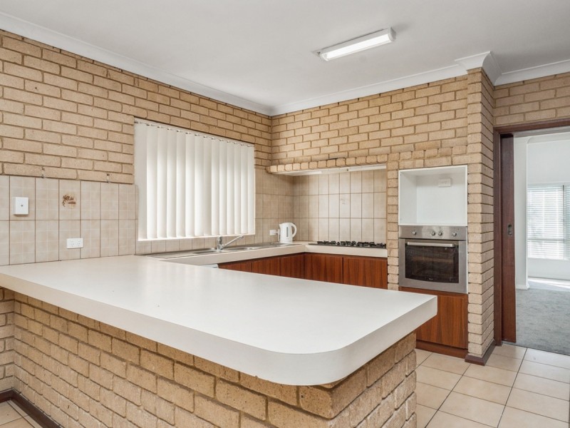 16 Whimbrel Street, Stirling WA 6021