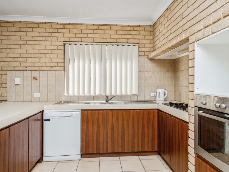 16 Whimbrel Street, Stirling WA 6021