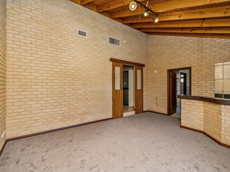 16 Whimbrel Street, Stirling WA 6021