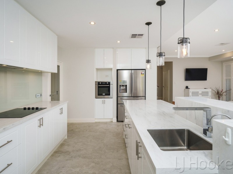 8 Apus Loop, Waterford WA 6152